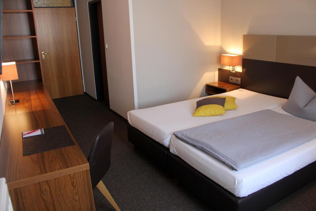 Hotel Drei Lilien Vohenstrauss Esterno foto