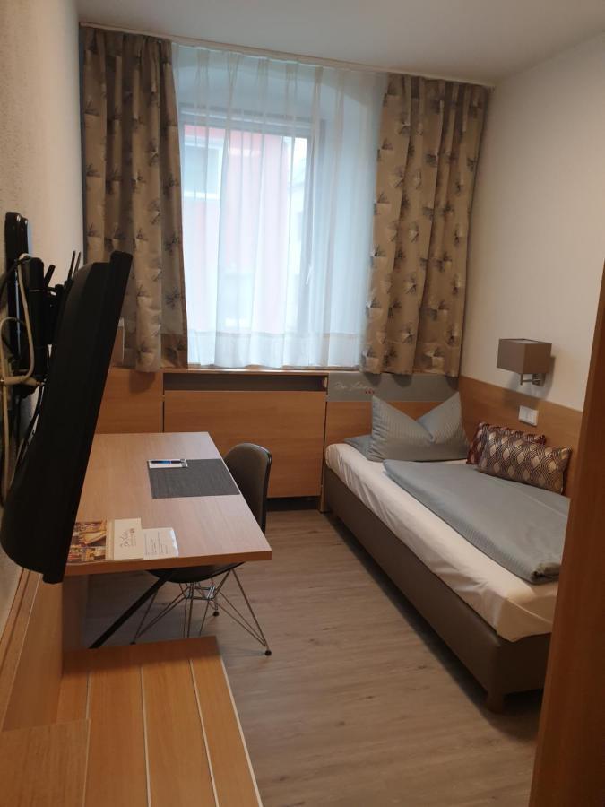 Hotel Drei Lilien Vohenstrauss Esterno foto