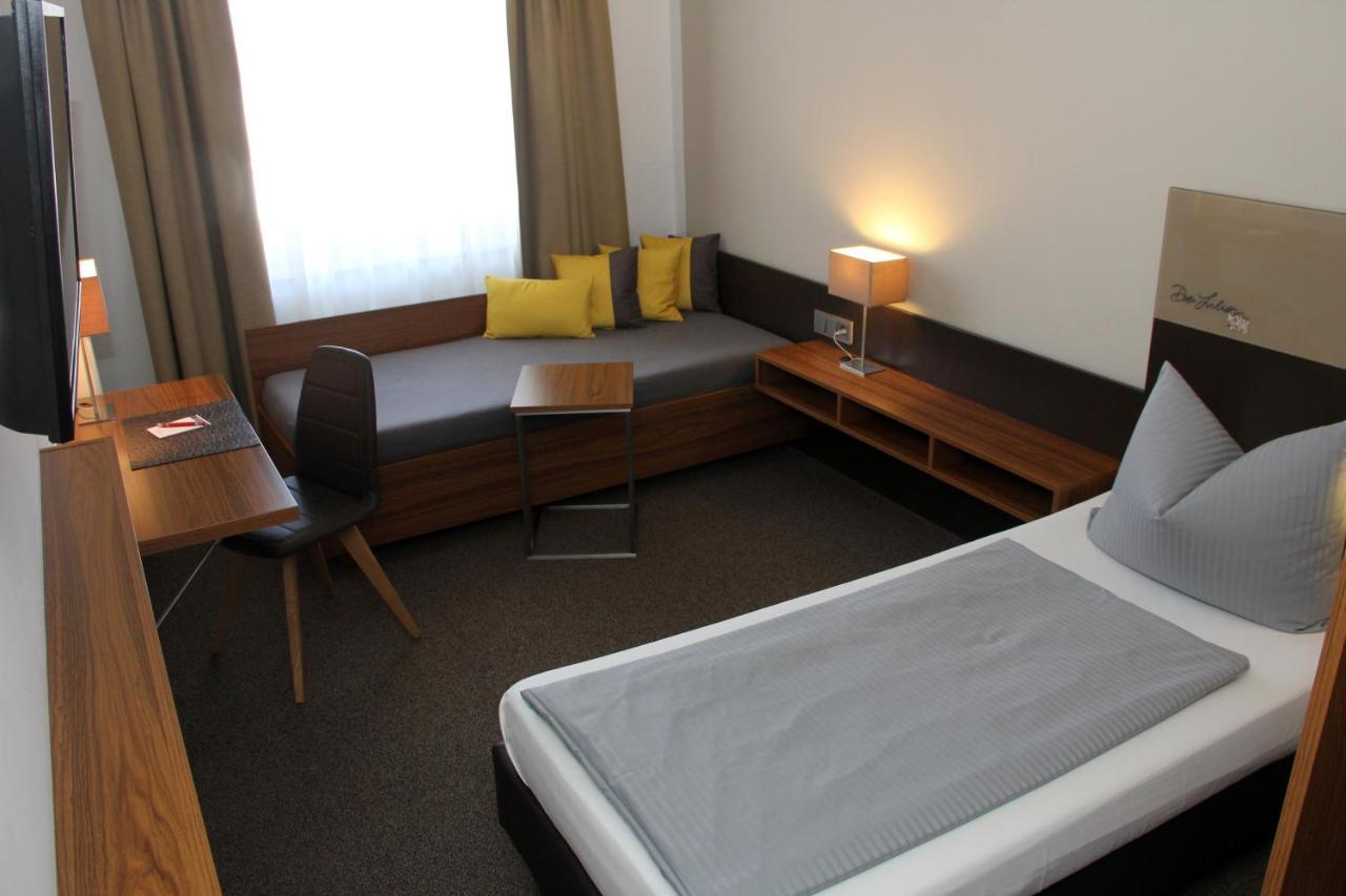 Hotel Drei Lilien Vohenstrauss Esterno foto